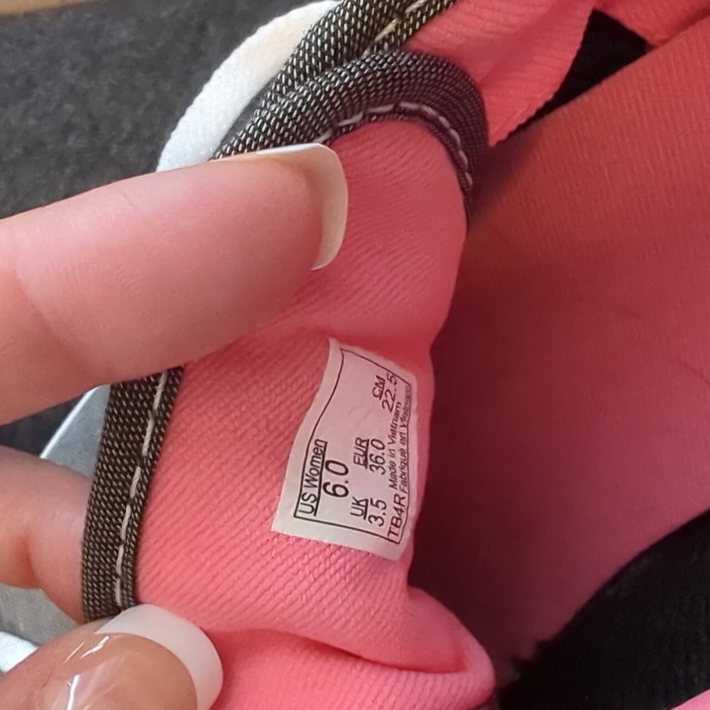 Vans - Picture 4 of 4